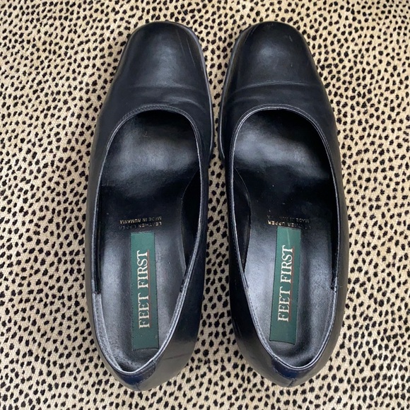 Feet First Shoes - Picture 3 of 6